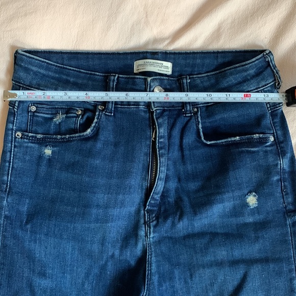 ZARA - Premium Denim Collection - high waisted distressed size 6 jeans - Picture 6 of 16